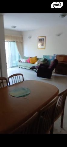 דירת גן, השרף 43, גולן, רמת השרון