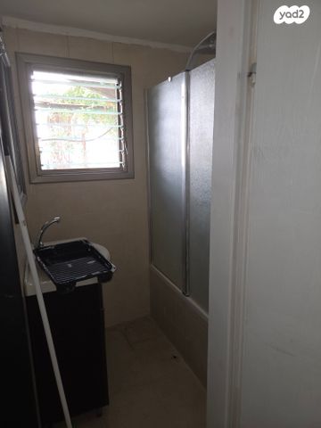 יחידת דיור, מבצע משה 13, גיל עמל, הוד השרון