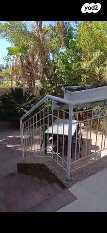 דירת גן, השרף 43, גולן, רמת השרון