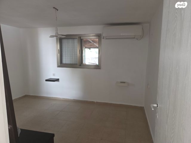 יחידת דיור, מבצע משה 13, גיל עמל, הוד השרון