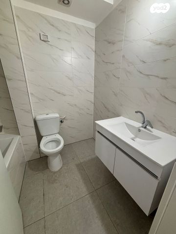 הרב שלום שבזי 233