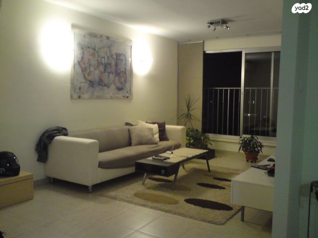 מעפילי אגוז 75