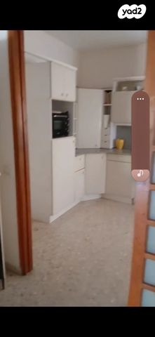 דירת גן, השרף 43, גולן, רמת השרון