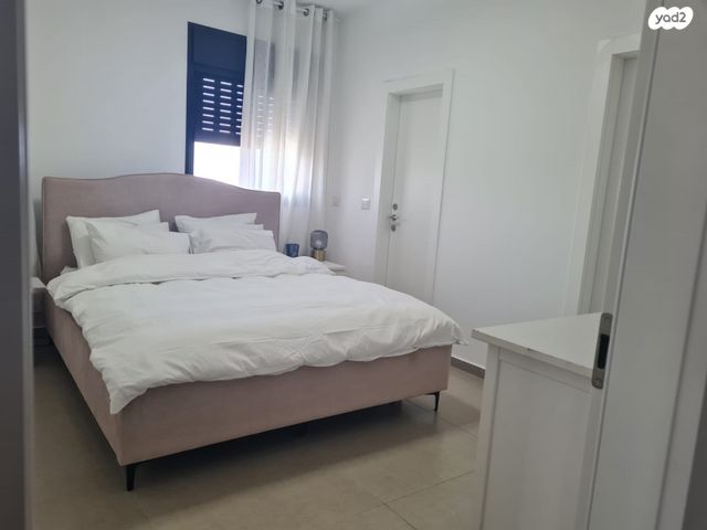 בתיה מקוב 24