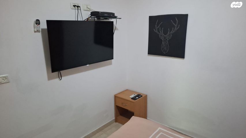 יחידת דיור, הרב עוזיאל 63, הראשונים, שלומי