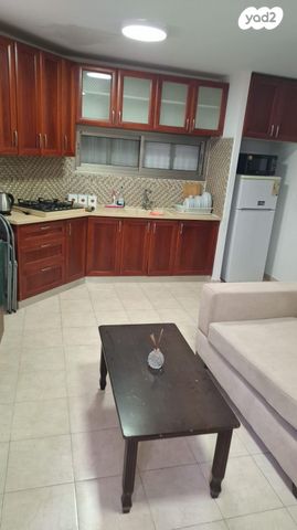 יחידת דיור, הרב עוזיאל 63, הראשונים, שלומי