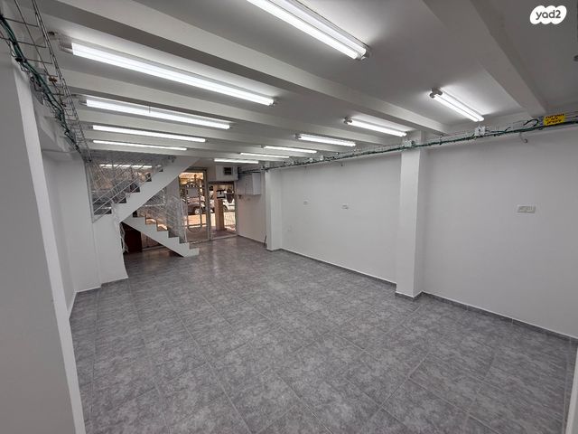 חנויות/ שטח מסחרי, קרן היסוד 25, מרכז העיר, סביניה, הוותיקה, קרית ביאליק