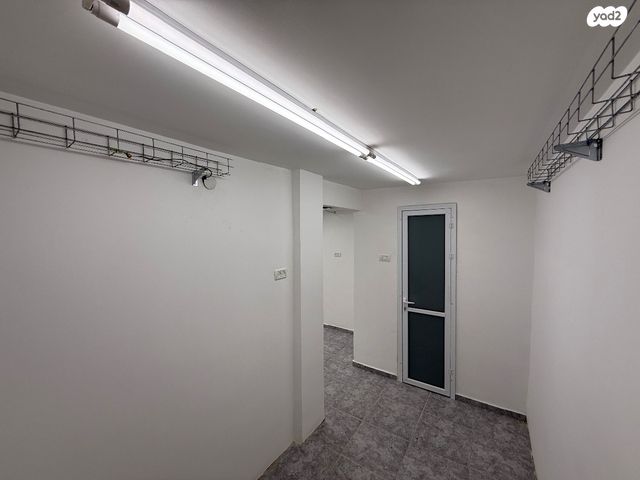 חנויות/ שטח מסחרי, קרן היסוד 25, מרכז העיר, סביניה, הוותיקה, קרית ביאליק