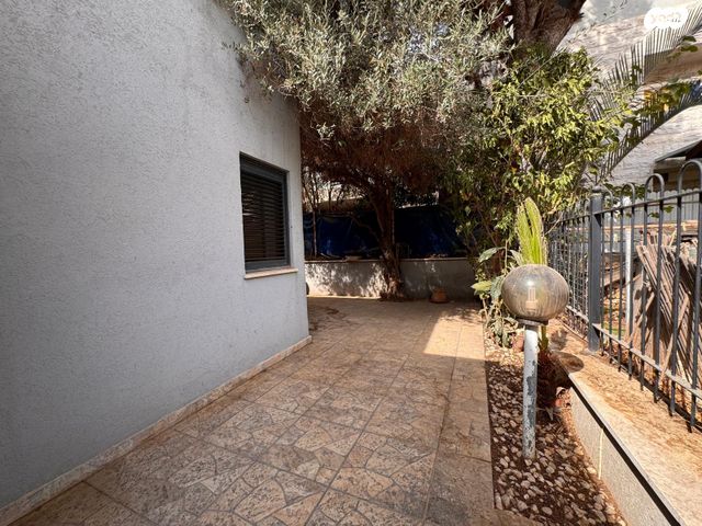 דו משפחתי, ההגנה, רובע ב', אריאל