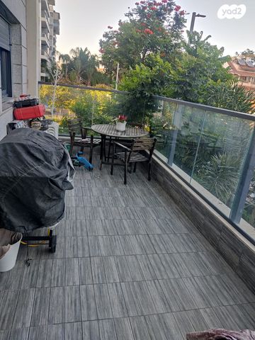 דירה, חצרות המושבה, רחובות