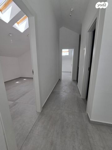 גג/ פנטהאוז, עלי מוהר, נווה זמר, רעננה