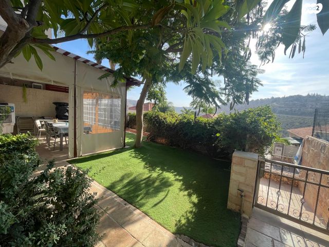 דו משפחתי, בית אריה / עופרים