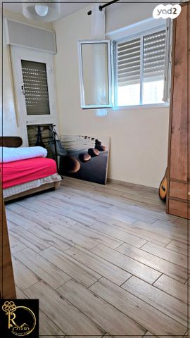 דירת גן, חוט השני, מגדים, מעלה אדומים