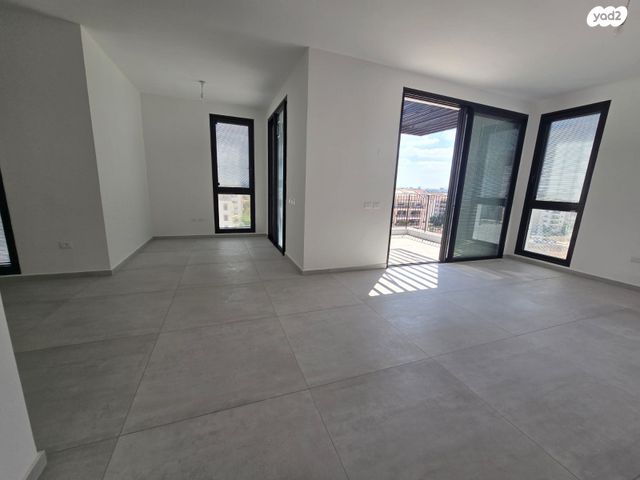 גג/ פנטהאוז, עלי מוהר, נווה זמר, רעננה