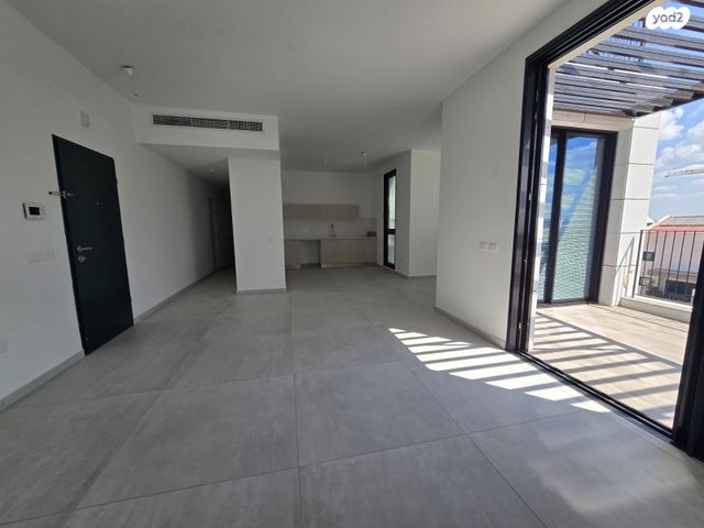 גג/ פנטהאוז, עלי מוהר, נווה זמר, רעננה