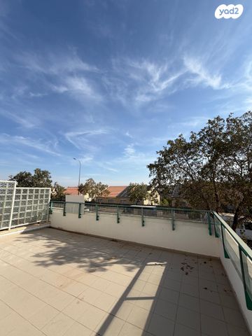 דו משפחתי, הר כתרון, צור הדסה