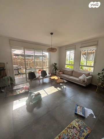 בית פרטי/ קוטג', נעמי שמר, מזכרת בתיה