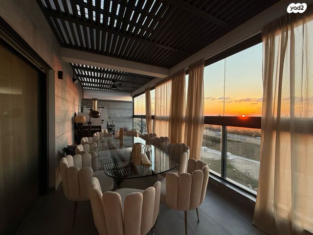 גג/ פנטהאוז, אור עקיבא