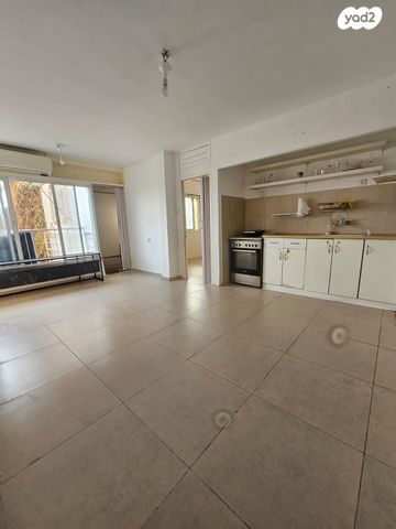 דירה, מלכי ישראל, חדרה