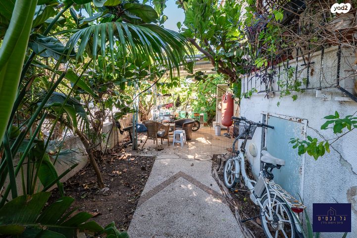 דו משפחתי, המייסדים, יובלים, פרדס חנה כרכור