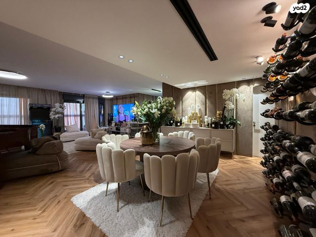 גג/ פנטהאוז, אור עקיבא