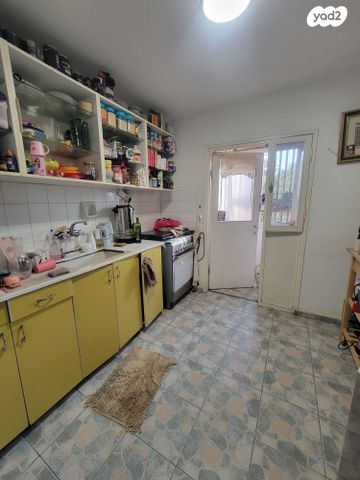 דירה, לוחמי הגטאות, דרום, צפת