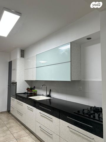 דירת גן, אלעד, אלעד