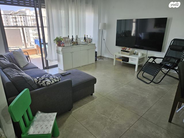 דירה, הפרחים, חריש