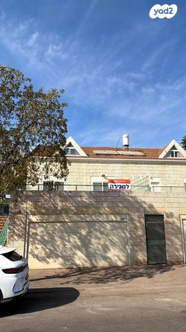 דו משפחתי, הר כתרון, צור הדסה