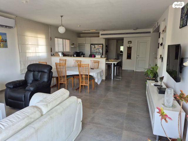 דו משפחתי, קרית טבעון