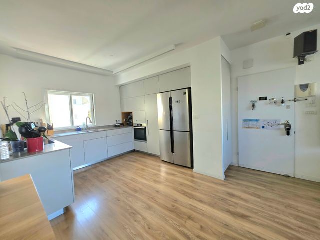 דירה, הנשיאים, 2003, רעננה