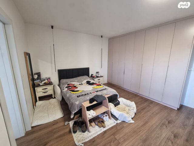 דו משפחתי, נעלה