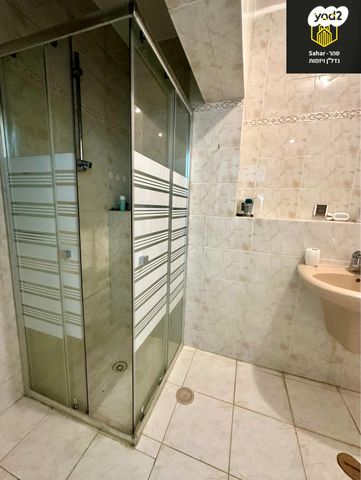 דו משפחתי, קרני שומרון