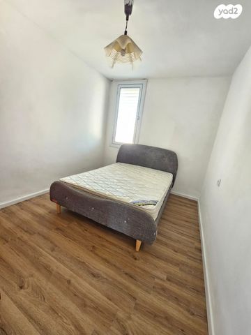 דירה, אפרים צור, שקמים ואגמים, אשקלון