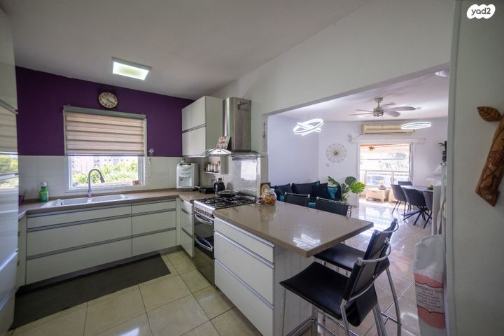 דירה, מנשה קפרא, שעריים, רחובות