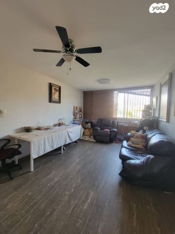 דירה, לוחמי הגטאות, דרום, צפת