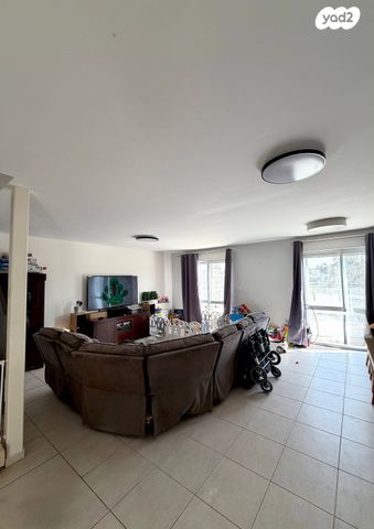 דו משפחתי, הר כתרון, צור הדסה