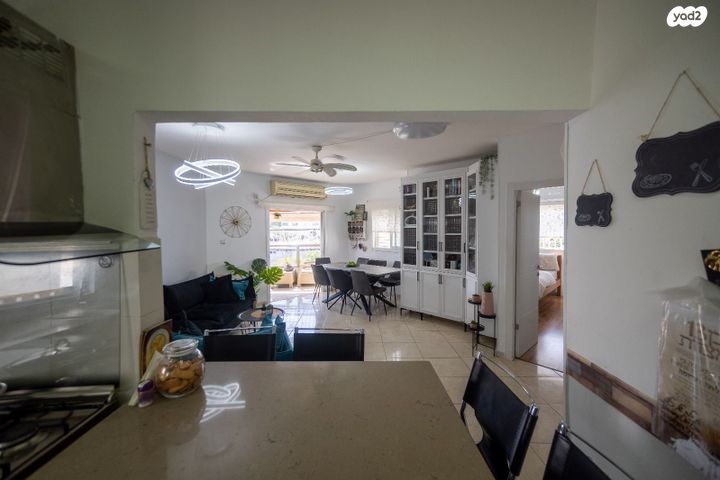 דירה, מנשה קפרא, שעריים, רחובות