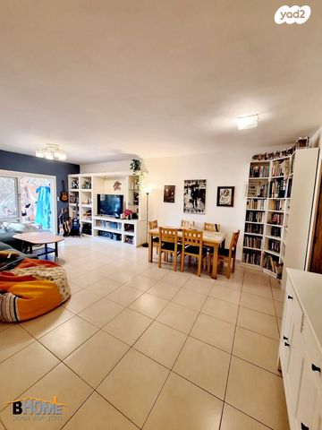 דירת גן, קדימה צורן