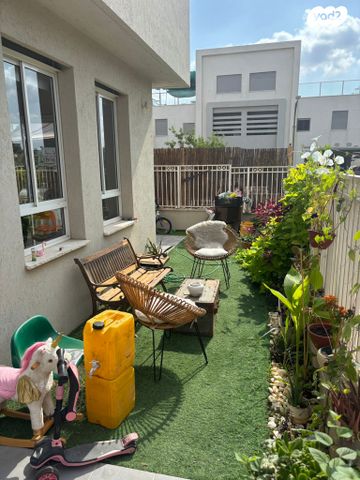 בית פרטי/ קוטג', נעמי שמר, מזכרת בתיה