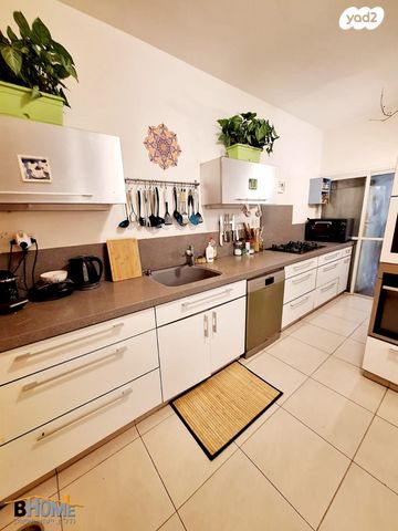 דירת גן, קדימה צורן