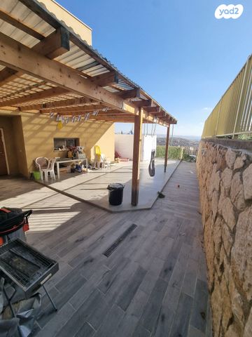 דו משפחתי, נעלה