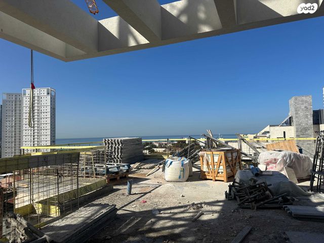 גג/ פנטהאוז, שדרות מנחם בגין, גבעת אולגה, חדרה