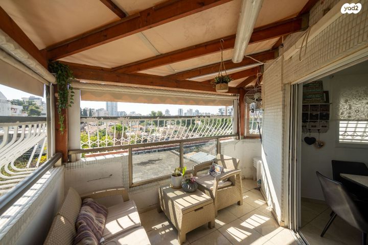 דירה, מנשה קפרא, שעריים, רחובות