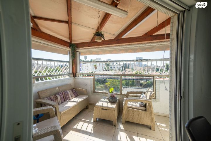 דירה, מנשה קפרא, שעריים, רחובות