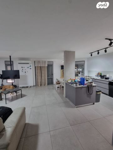 דו משפחתי, נעלה