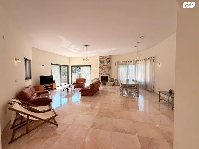 בית פרטי/ קוטג', הפרחים, קיסריה