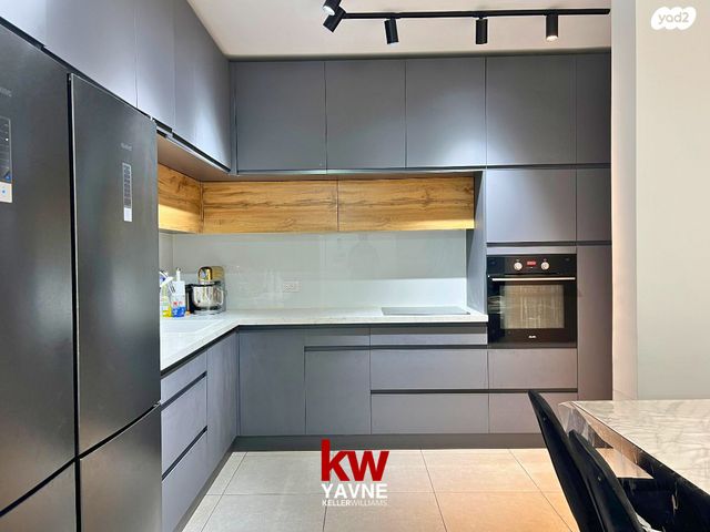 דירת גן, יהודה הלוי, נאות שמיר, יבנה