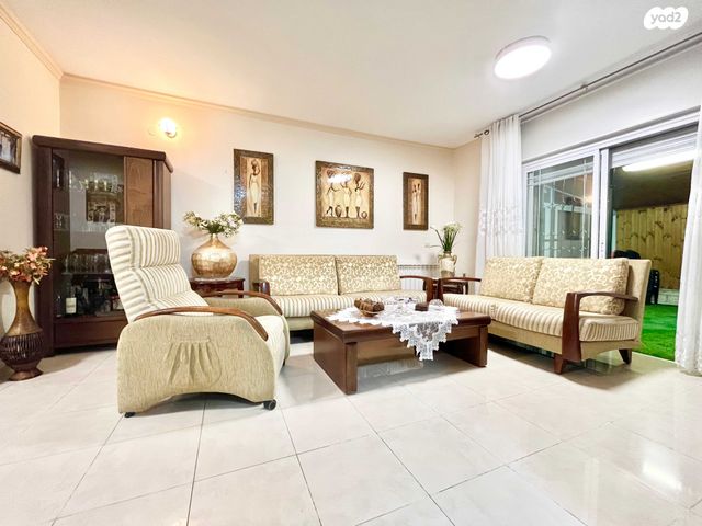 דירת גן, מזל טלה, פסגת זאב, ירושלים