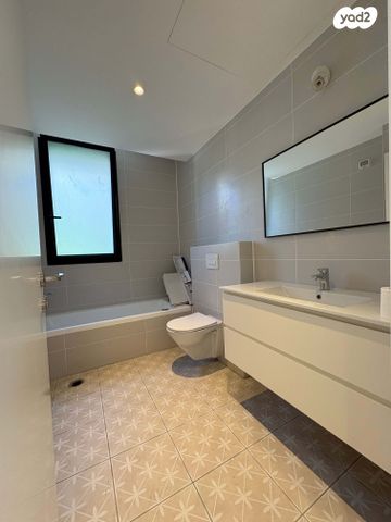 דירה, ישראל ב"ק, מונטיפיורי, הרכבת, תל אביב יפו